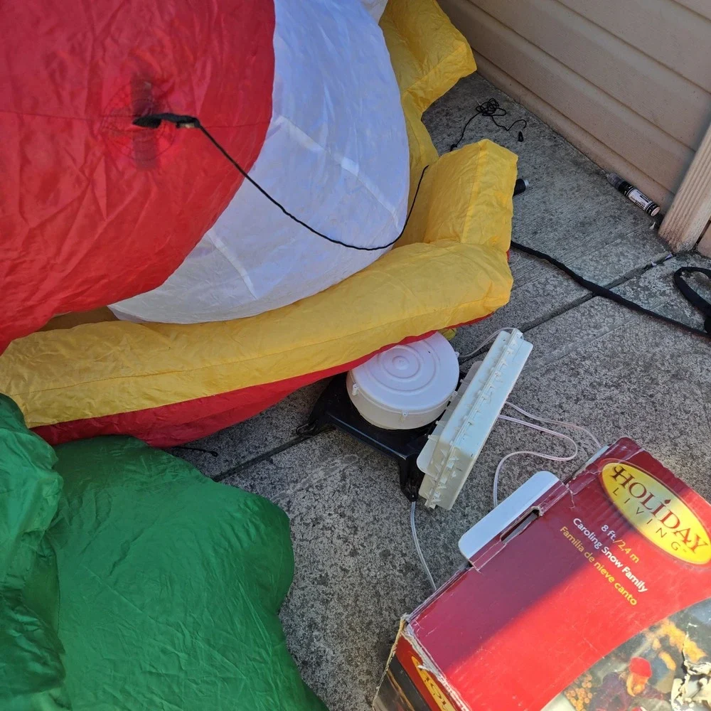 Vtg Gemmy holiday living caroling snow family Inflatable Lights Sounds Rare Read
